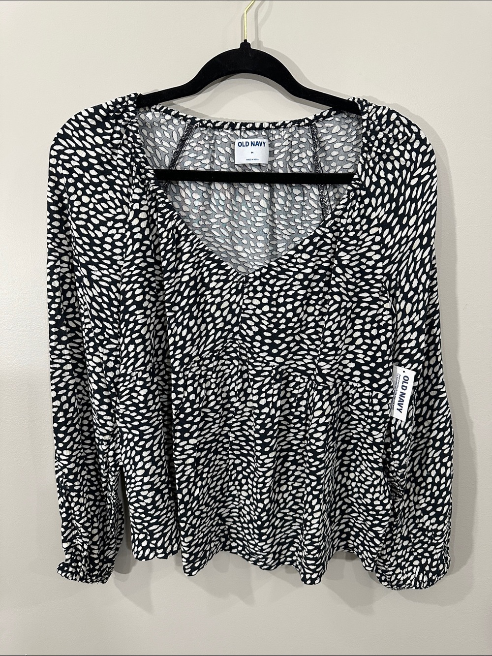 NWT Old Navy Black and White Abstract Dot V-Neck Long Sleeve Top